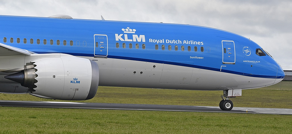 Front fuselage view of KLM Royal Dutch Airlines Boeing 787-9 "Sunflower"
